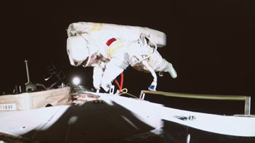 搭建“天桥” 检验组合机械臂——“T”字构型中国空间站首次出舱活动看点