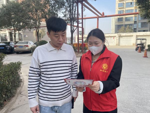 巩义市杜甫路街道和美社区开展“光盘行动”新风尚“公勺公筷”护健康宣传活动(图1) 图片7.png