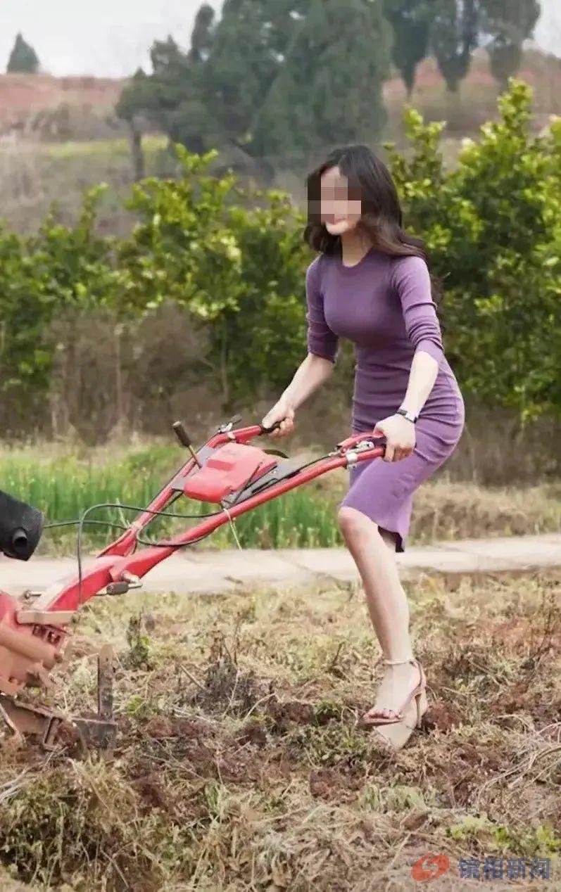 不堪入目,“农媛”衣着暴露!农村大爷:“求放过!”(图1) 1.jpg