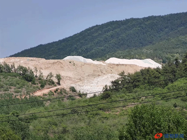 湖北枣阳市:生态国营林场内两家企业毁林采石破坏山林 矿石裸露堆积污染严重(图8) 8.gif