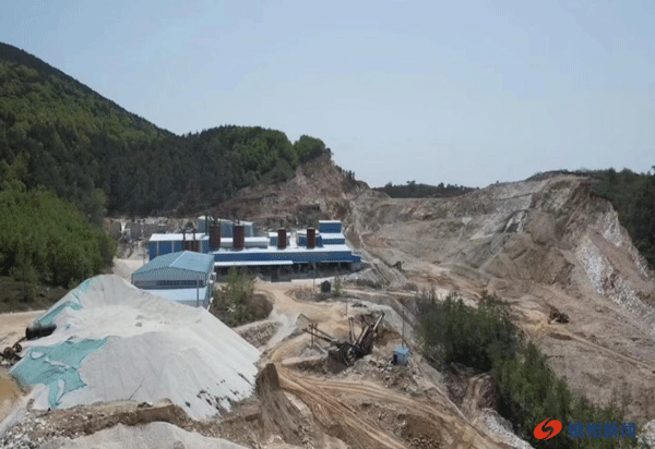 湖北枣阳市:生态国营林场内两家企业毁林采石破坏山林 矿石裸露堆积污染严重(图9) 9.gif