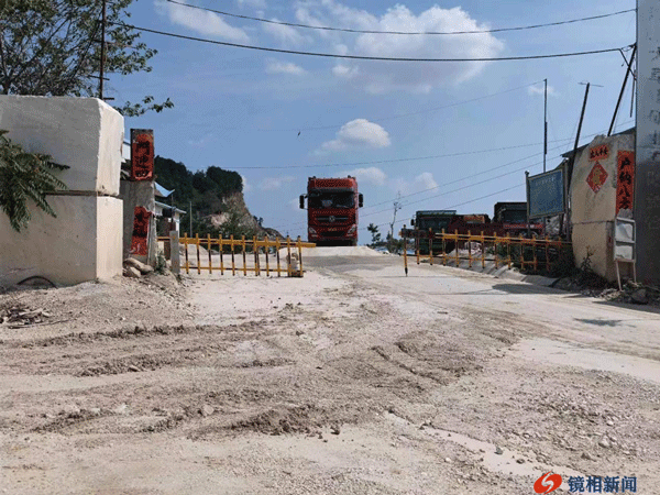 湖北枣阳市:生态国营林场内两家企业毁林采石破坏山林 矿石裸露堆积污染严重(图10) 10.gif