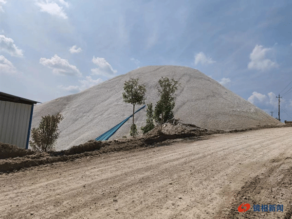 湖北枣阳市:生态国营林场内两家企业毁林采石破坏山林 矿石裸露堆积污染严重(图11) 11.gif