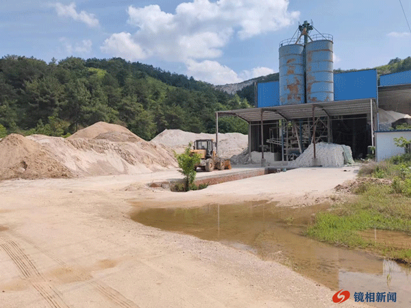 湖北枣阳市:生态国营林场内两家企业毁林采石破坏山林 矿石裸露堆积污染严重(图13) 13.gif