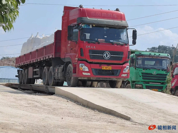 湖北枣阳市:生态国营林场内两家企业毁林采石破坏山林 矿石裸露堆积污染严重(图14) 14.gif