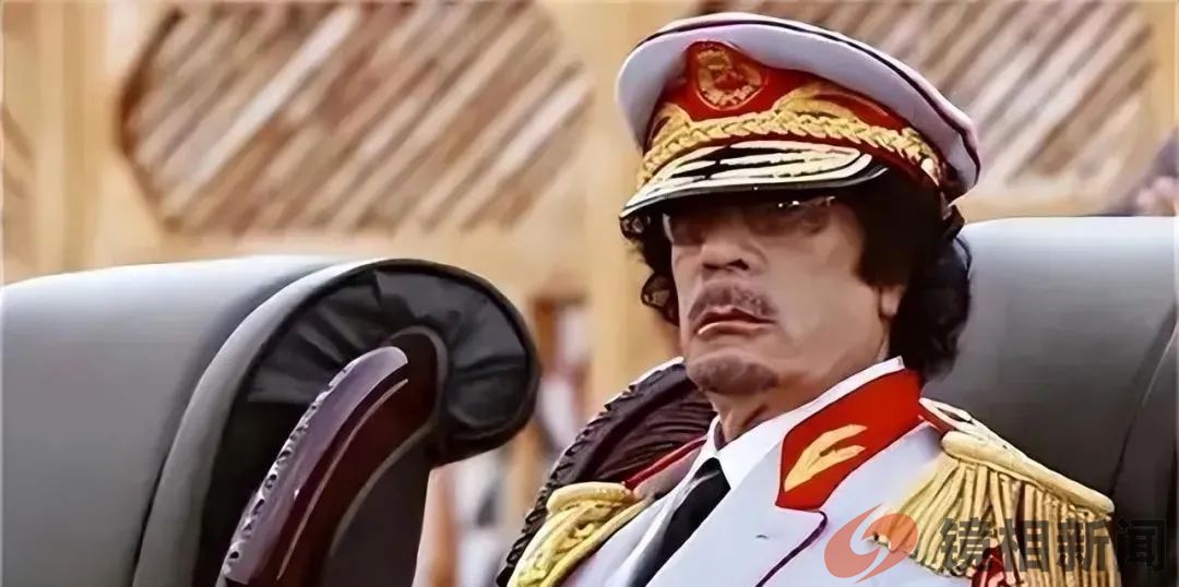 卡扎菲临死前惨状:被拖行40多米,手抹眼泪求饶,士兵拿手机拍照(图3) 微信图片_20230628163754.jpg