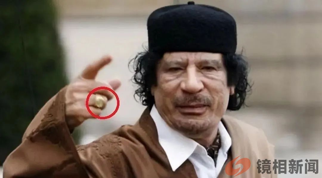 卡扎菲临死前惨状:被拖行40多米,手抹眼泪求饶,士兵拿手机拍照(图13) 微信图片_20230628163923.jpg