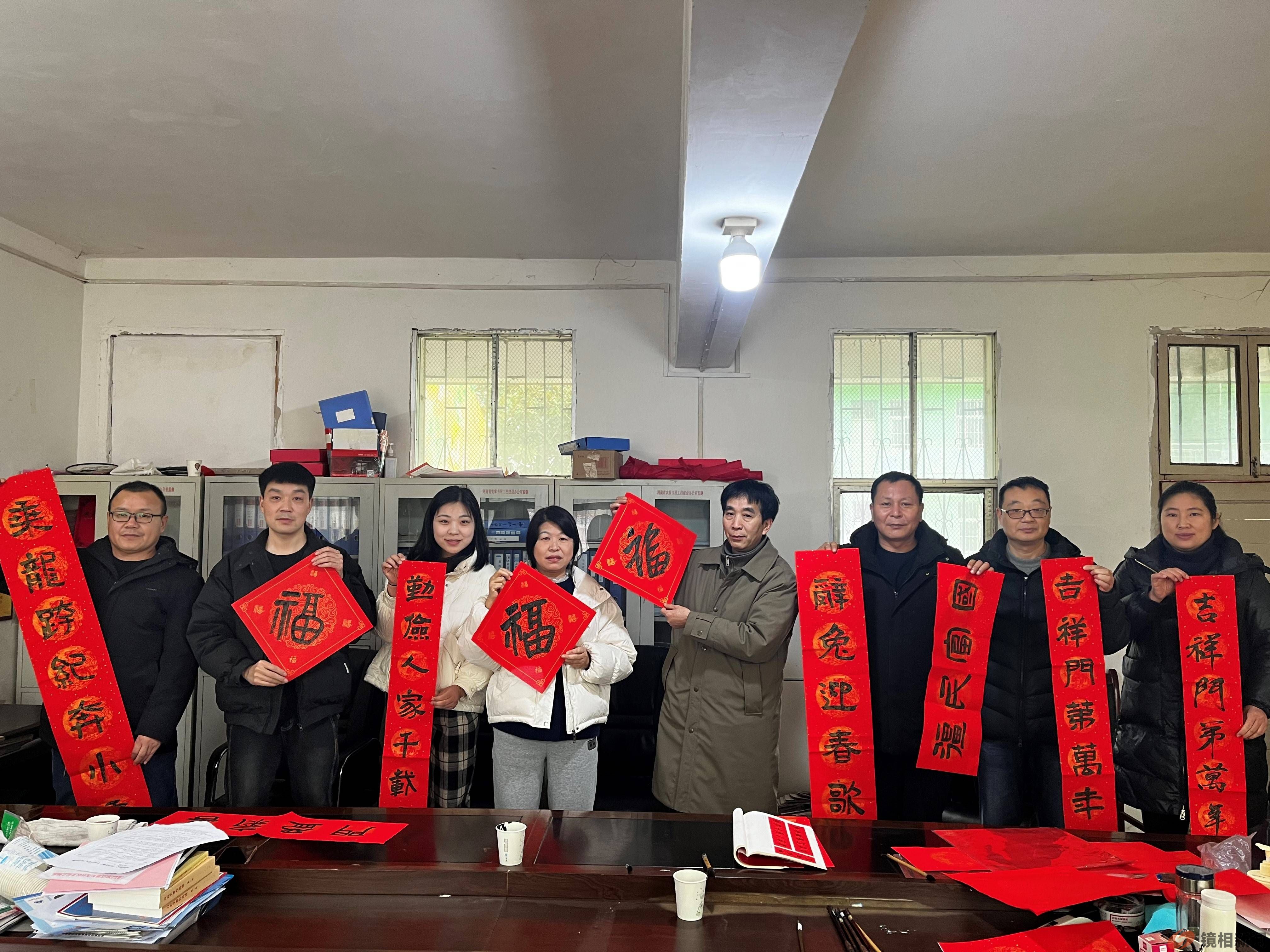 南阳市卧龙区委政法委开展“迎双节 送温暖 固成果”关爱慰问活动(图1)