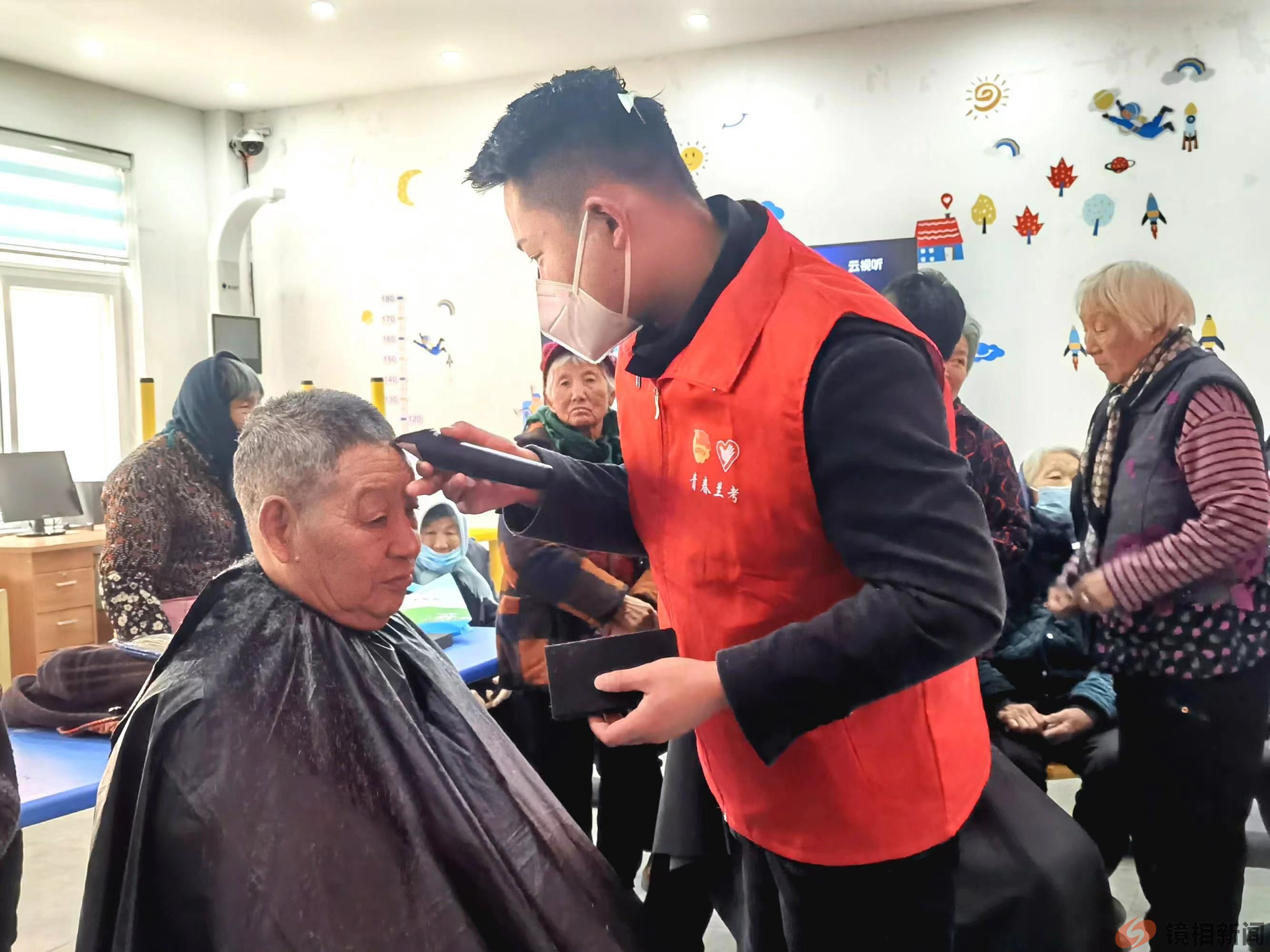 兰考县开展退役军人“学雷锋  树新风”活动