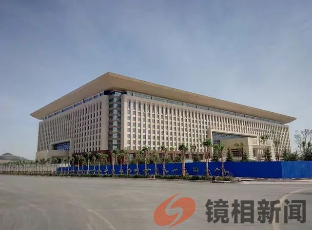 县政府大楼比两个人民大会堂还要大,该点赞,还是该点评?(图3) 640 (10).jpg