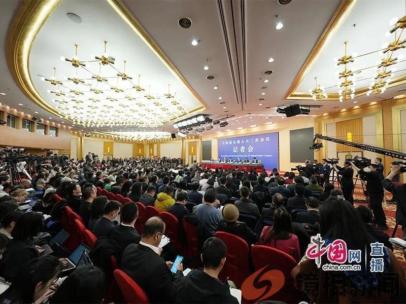 县政府大楼比两个人民大会堂还要大,该点赞,还是该点评?(图6) 640 (3).jpg