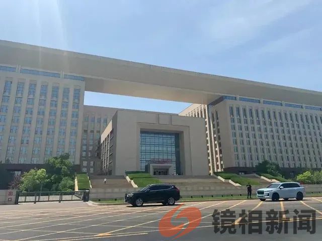 县政府大楼比两个人民大会堂还要大,该点赞,还是该点评?(图12) 640 (9).jpg