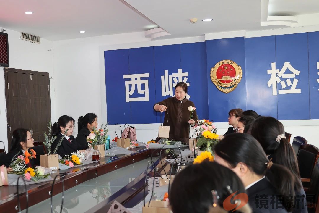魅力巾帼 花漾芳华——西峡县人民检察院举办“守检察初心 展巾帼之美”座谈交流会暨插花活动(图18) 微信图片_20240308201628.jpg