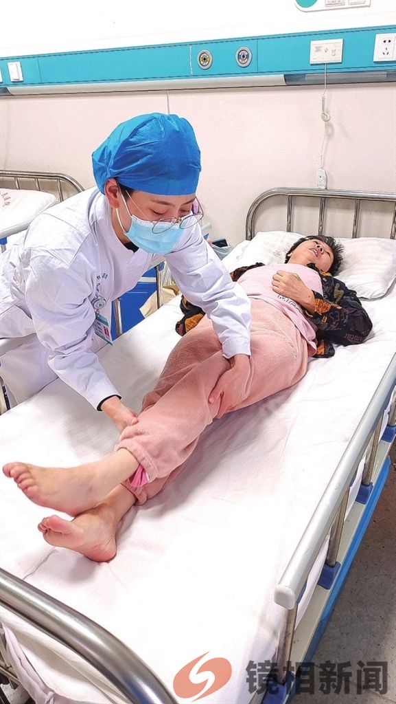 河南汝州市人民医院:跪地救人的护士夏娅楠(图3)