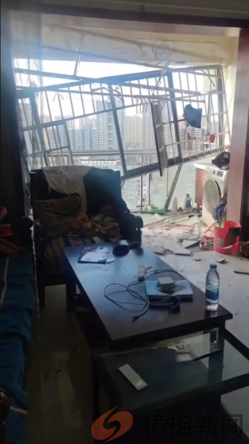 南昌强对流天气已致4死10余伤,“祖孙俩连人带床垫被风卷下20楼!”(图7) 微信图片_20240402140411.png