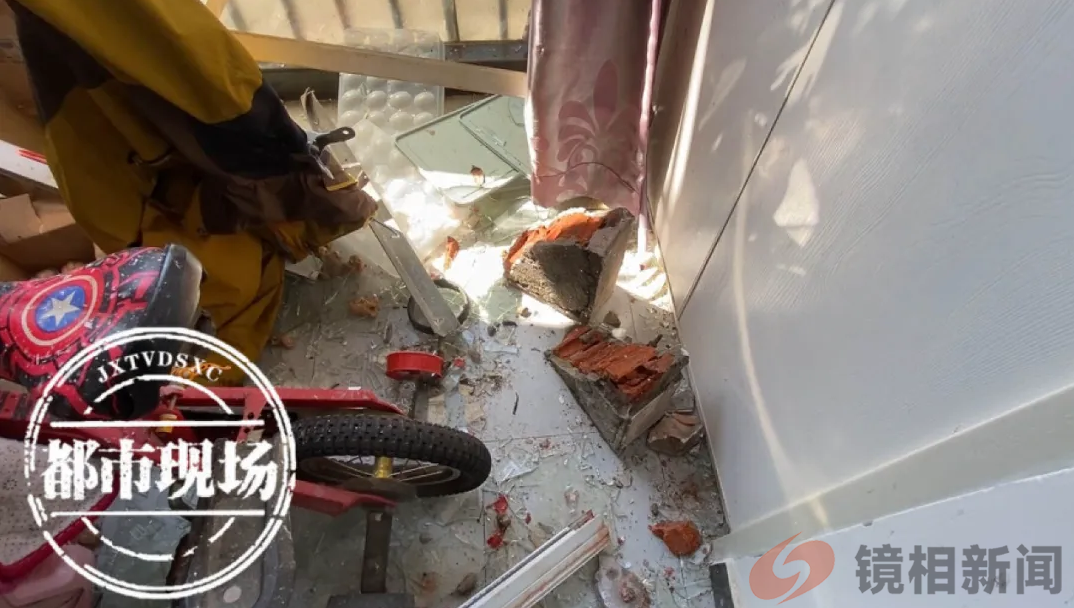 南昌强对流天气已致4死10余伤,“祖孙俩连人带床垫被风卷下20楼!”(图9) 微信图片_20240402140640.png