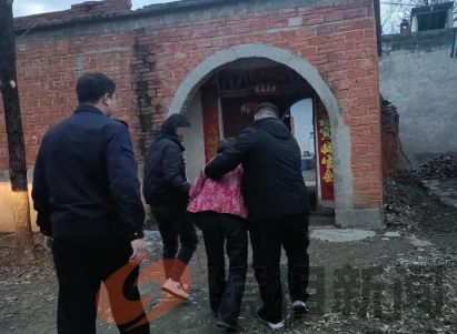 耄耋老太困“囧途”,守护“回家路”... 『纾困解难』┃八旬老太体不支 民警救助送归家(图3) 4a695c66438c2ac7cd3c15740e07d2c.png