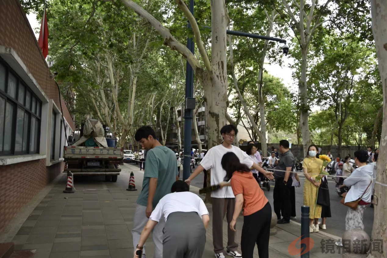 仲景控股集团爱心助力高考(图2) 图片2.png