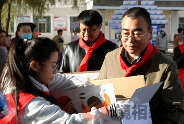 爱与温暖在传递:喀什地区2024年壹基金温暖包分装发放仪式启动(图6) 图片9.png