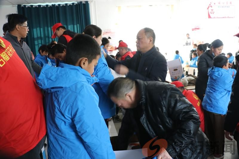 喀什安徽商会:“小小温暖包,浓浓暖冬情”(图5)