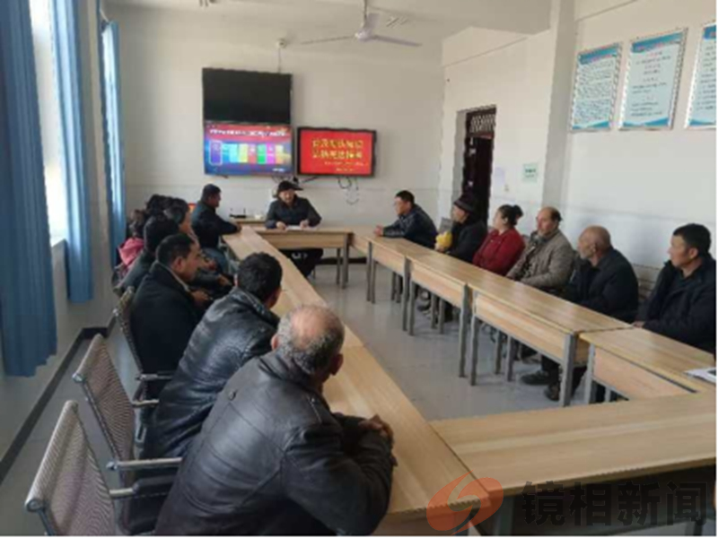 英吉沙县开展宪法宣传普法活动 弘扬宪法精神(图2) 图片2.png