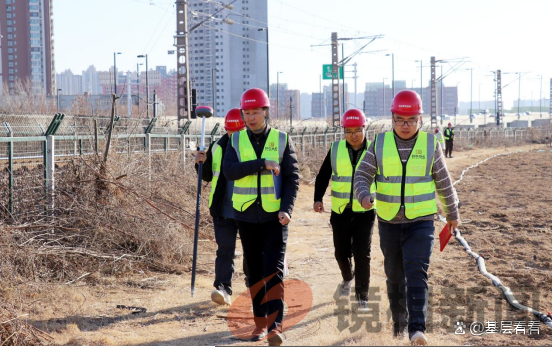市政府参事二级巡视员南站建设工作专班副指挥长李雪生一行领导到郑州南站勘测现场调研指导工作(图4)