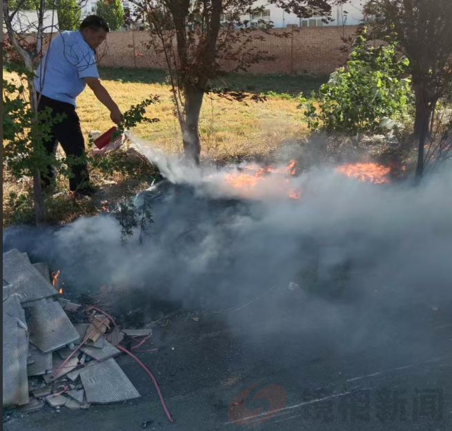 焦作市交通执法人员巡查途中扑灭火情 守护群众麦田和道路绿化带树木赢赞誉(图1) 微信图片_20250618174614.png