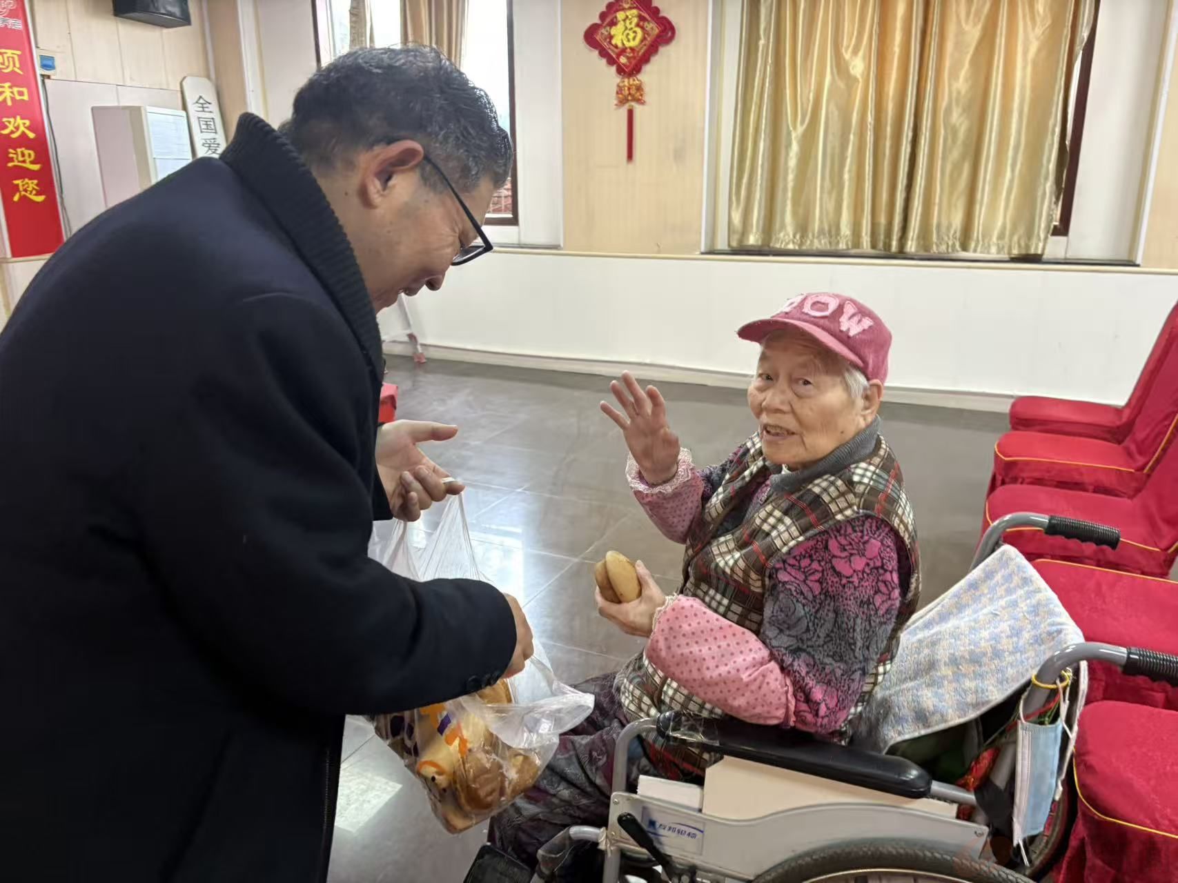 公益有微光,情暖敬老院(图3) 微信图片_20251117073226.jpg